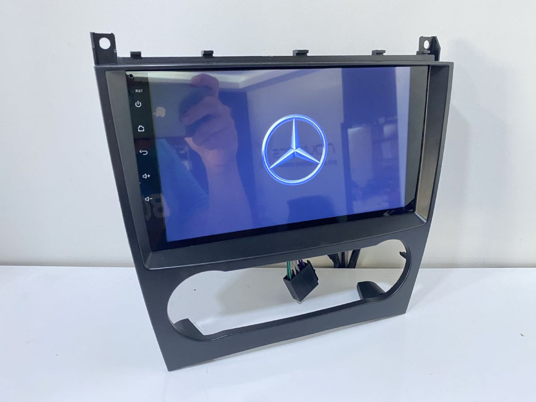 Installer CarPlay sur Mercedes W203 (2005-2009) : Guide Complet et Facile pour Debutants